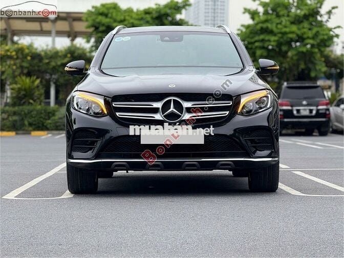 Mercedes-Benz GLC300 đen nội thất nâu Sản xuất 201