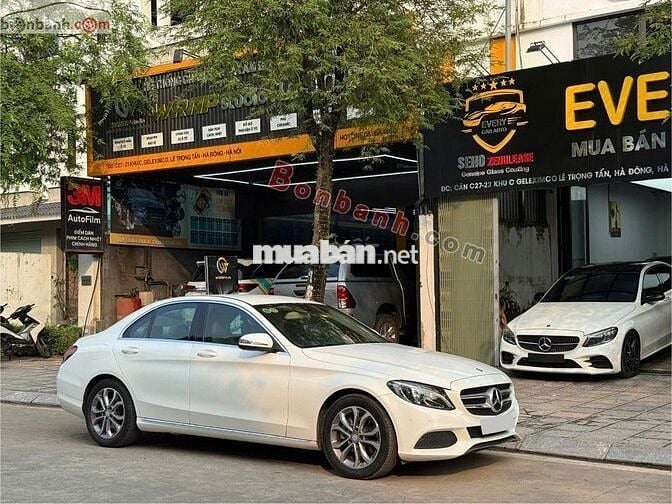 Mercedes Benz C200 2016Trắng nội thất kem.