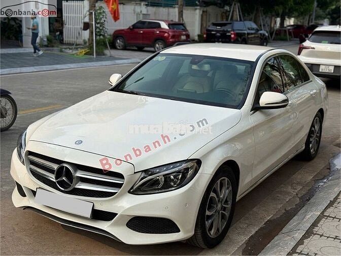 Mercedes Benz C200 2016Trắng nội thất kem.