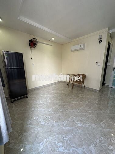 Quận 10, nhà mới xây cho thuê phòng, tiện nghi, máy lạnh, toilet riêng