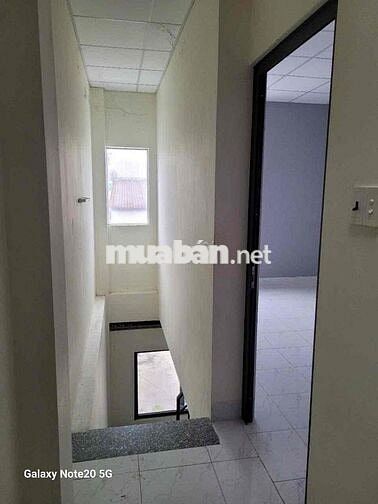 Cho thuê nhà 9tr/th Dt: 5x35 ( xây  dựng 5x25 + đúc lửng 2pn 2wc) có đ