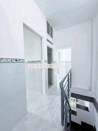 OCB THANH LÝ CĂN NHÀ 1 TRỆT , 1 LẦU , SHR , GIÁ CỰC TỐT .