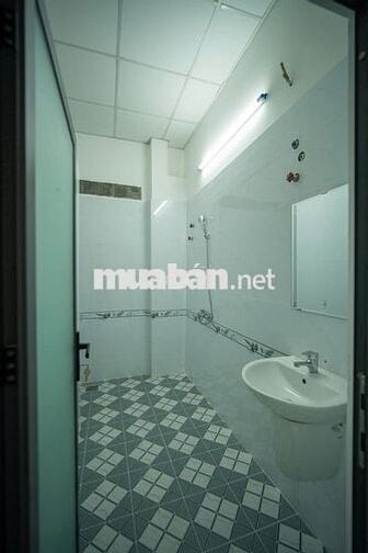 xe hơi vào nhà -  nhà mới - 80/30A Trần Quang Diệu, p14, Quận 3