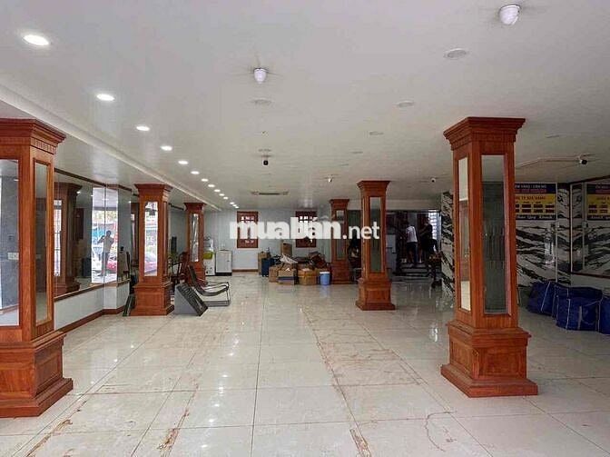 Cho thuê Nhà mặt tiền Phạm Ngọc Thạnh 872(m2) Trệt 3 Lầu