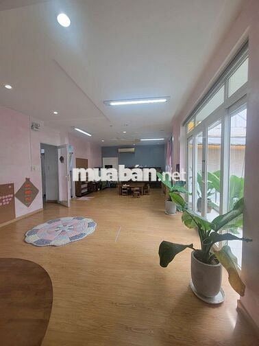 Trường mầm non 17 x 23m, cmt8 , Quận 3 PCCC 90 triệu/tháng, 1200m2