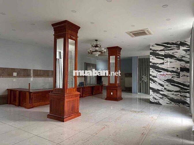 Cho thuê Nhà mặt tiền Phạm Ngọc Thạnh 872(m2) Trệt 3 Lầu