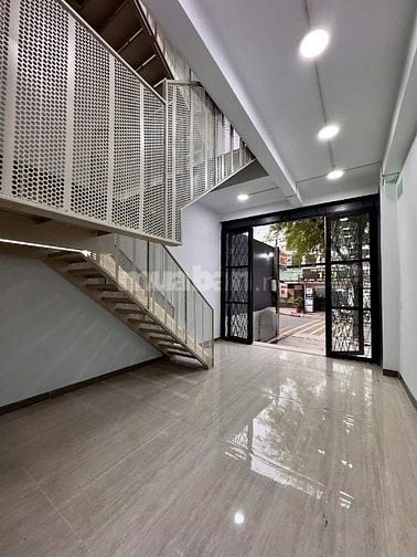 Cho thuê tòa nhà MT Gò Dưa, P. Tam Bình, Thủ Đức. 8,5x22m. 5T.Giá 60