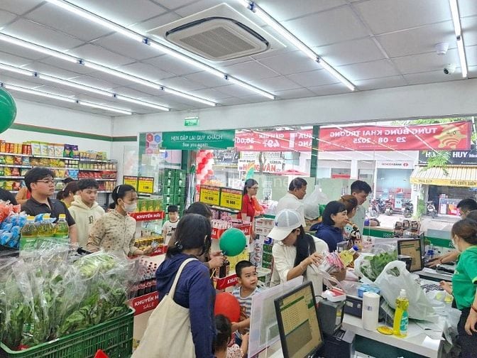 Tuyển gấp nhân sự trung tuổi tạp vụ hoặc phụ quầy hàng trong siêu thị