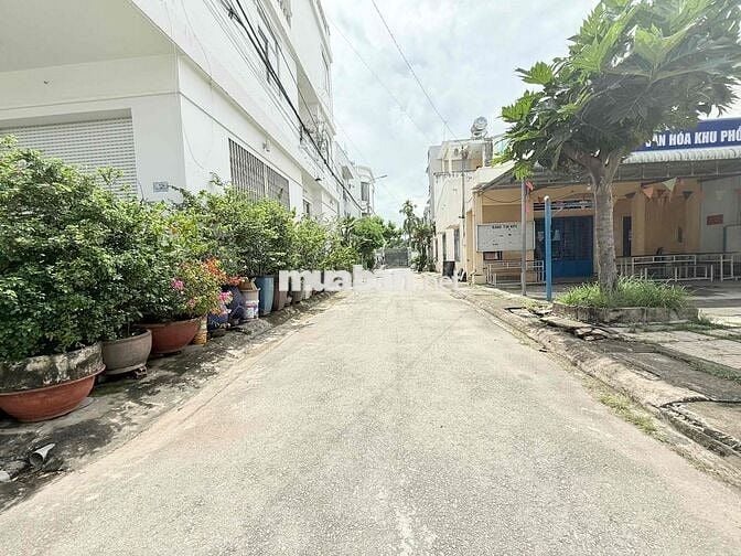 Bán nhà 1 trệt 2 lầu ngay kdc Bửu Long