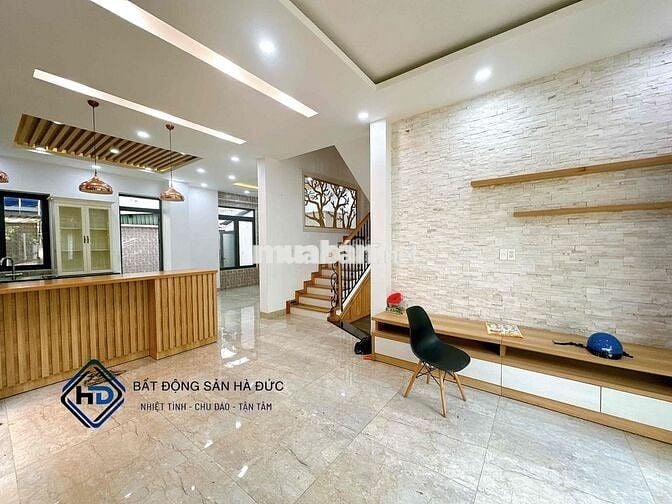 Biệt thự sân vườn 10x20 có nội thất gần UBND Quận 12
