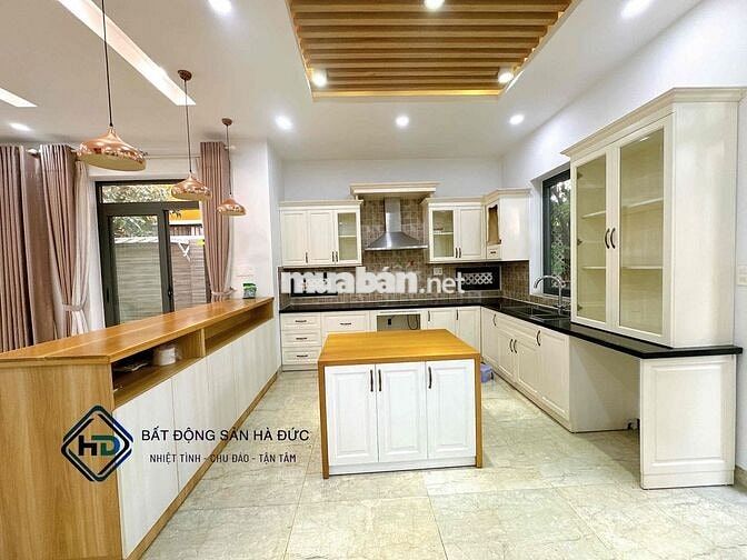 Biệt thự sân vườn 10x20 có nội thất gần UBND Quận 12