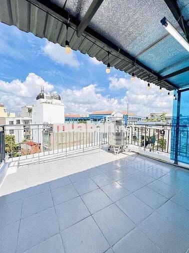 Nhà đẹp Cách Lạc Long Quân 100m2, Tân Bình TPHCM 5 tầng, 3PN, 4WC giá