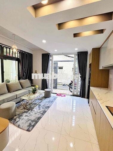Nhà đẹp Cách Lạc Long Quân 100m2, Tân Bình TPHCM 5 tầng, 3PN, 4WC giá