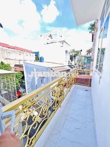 Nhà đẹp Cách Lạc Long Quân 100m2, Tân Bình TPHCM 5 tầng, 3PN, 4WC giá