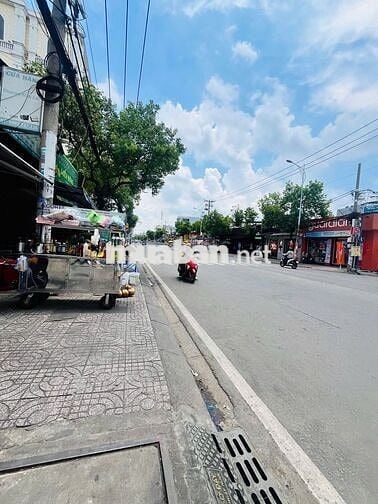 Cho thuê nhà mặt tiền đường Tân sơn nhì 4x20m 5L
