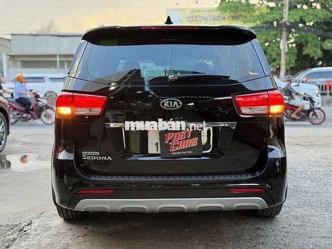 Kia Sedona 2015 3.3L GAT,máy xăng,màu đen,63.000km