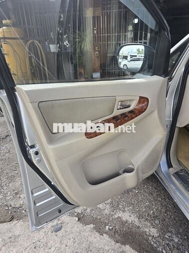 Toyota Innova 2007 G - 250 km