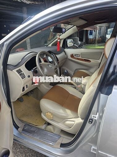 Toyota Innova 2007 G - 250 km