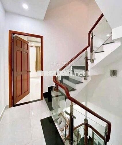Bán Nhà 1/ đường CMT8 Tân Bình. dt 37,8m2 – DTSD 113,4m2 giá 4 tỷ 5