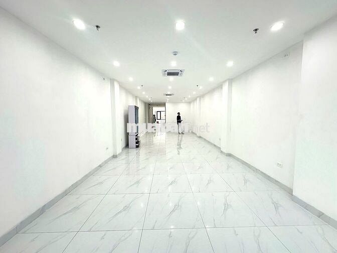 🏢 Cho thuê văn phòng tầng 5 – 100m² – 18tr/tháng – 128 Chùa Láng