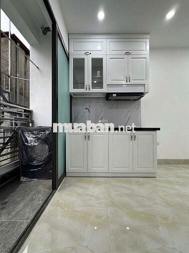 Siêu phẩm CCMN 45m2 full đồ. Máy giặt riêng, ban công tại Yên Lãng