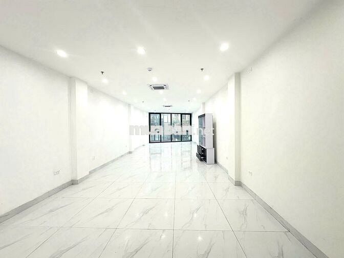 🏢 Cho thuê văn phòng tầng 5 – 100m² – 18tr/tháng – 128 Chùa Láng