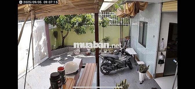 Bán Nhà ở sân vườn thoáng mát, Dân cư đông