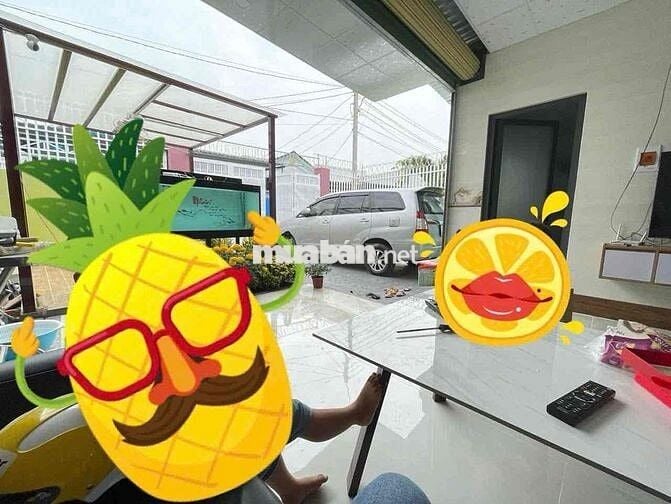 Bán Nhà ở sân vườn thoáng mát, Dân cư đông