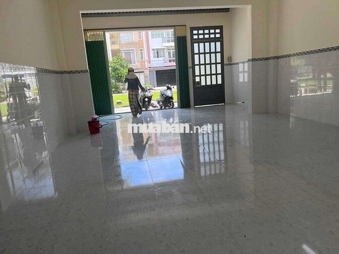 Nhà 1 trệt 1 lầu đường số 12A KDC vĩnh lộc BHH B bình tân