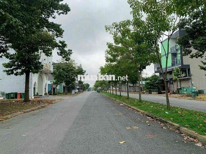 Chủ kẹt tiền bán đất 132m2, 1,695 tỷ, SHR tại TT. BẾN LỨC, LONG AN
