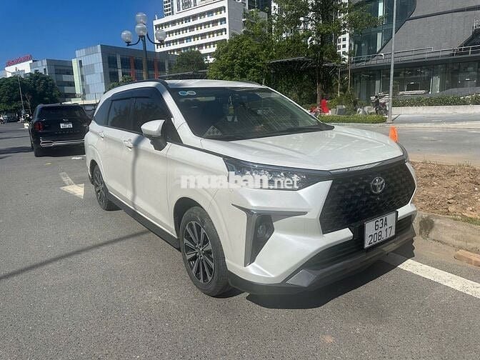 Toyota Veloz Cross 2023 - 11000 km