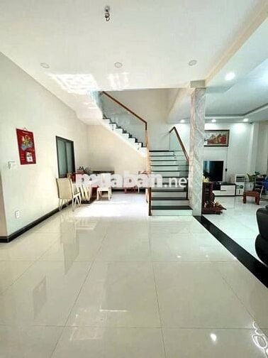 Nhà 3 tầng, 4PN, 5TLĐường XTT Hóc Môn (Bà Điểm, thành phố Hồ Chí Minh)