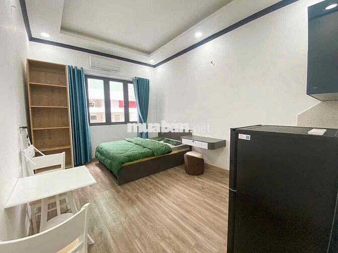 Căn Hộ Full Nội Thất Cửa Sổ Lớn Giáp Q1 Ngay Phan Xích Long