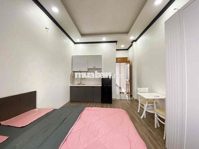 Căn Hộ Full Nội Thất Cửa Sổ Lớn Giáp Q1 Ngay Phan Xích Long