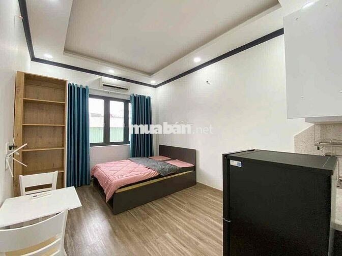 Căn Hộ Full Nội Thất Cửa Sổ Lớn Giáp Q1 Ngay Phan Xích Long