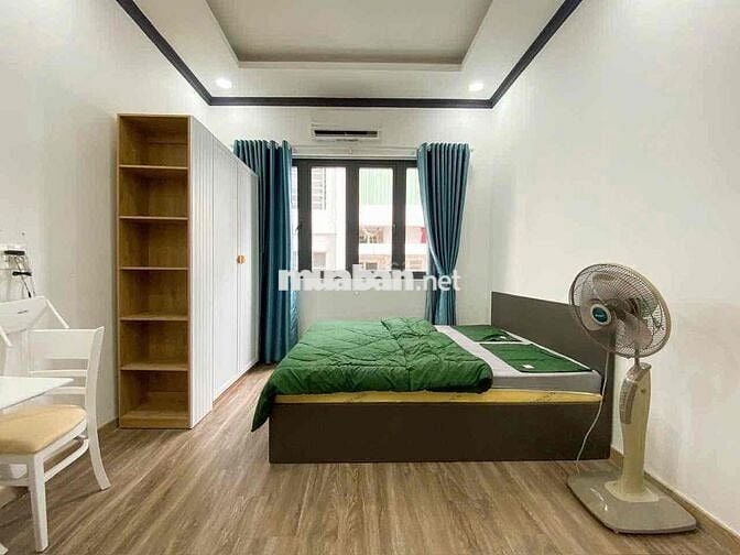 Căn Hộ Full Nội Thất Cửa Sổ Lớn Giáp Q1 Ngay Phan Xích Long