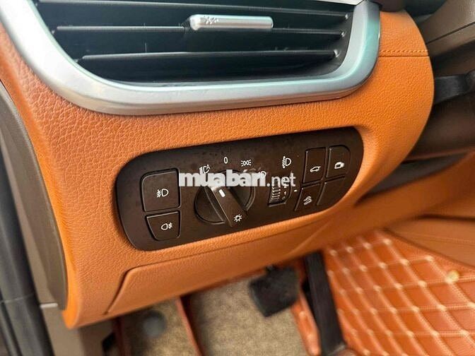 VinFast Lux SA2.0 2019 Premium 2.0 AT - 78000 km
