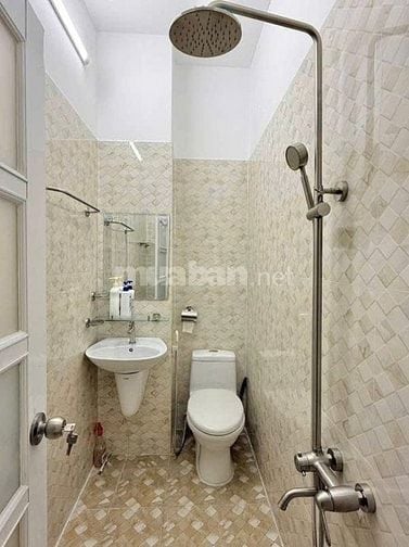 TÔI CẦN BÁN GẤP NHÀ ĐƯỜNG HAI BÀ TRƯNG Q.3 - 4TY850/63M2 GẦN CHỢ TĐ