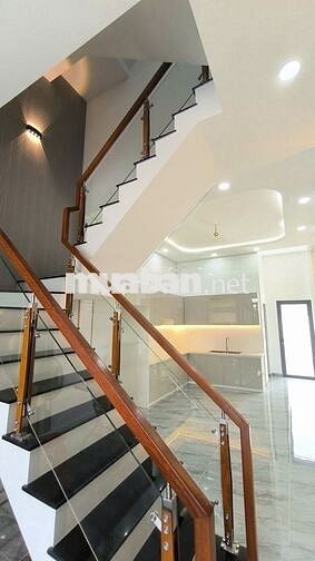 Chính Chủ Bán Nhà 2 lầu ,120m2, khu đồng bộ 25 căn có Sân Vườn ,shr