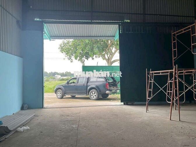 Cho thuê kho xưởng 700m2, có 3pha, vp, đường xe container
