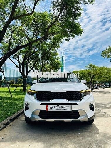 Kia Sonet 2023 Premium 1.5 AT - 25000 km