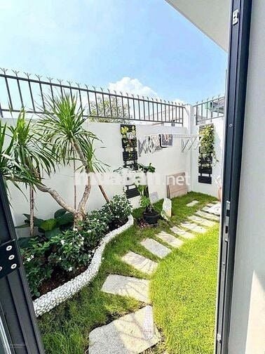 Chính Chủ Bán Nhà 2 lầu ,120m2, khu đồng bộ 25 căn có Sân Vườn ,shr
