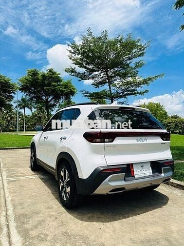 Kia Sonet 2023 Premium 1.5 AT - 25000 km