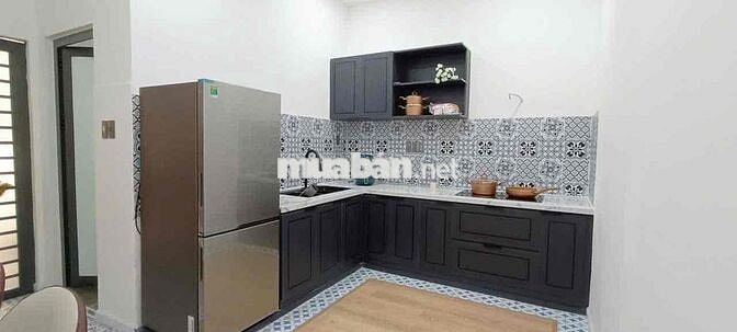 Nhà mặt tiền 3 phòng ngủ đậu xe oto trước nhà