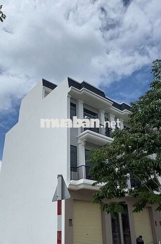 Bán Gấp Nhà Lầu 4 Tầng xã Đức Hoà - Tây Ninh mới (Hựu Thạnh - LA cũ).