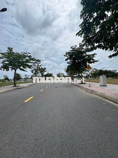 Bán Gấp Nhà Lầu 4 Tầng xã Đức Hoà - Tây Ninh mới (Hựu Thạnh - LA cũ).