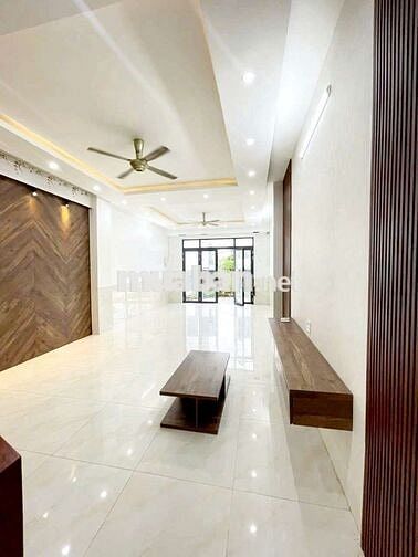 Nhà mới sân vườn gần Đh Y Dược
