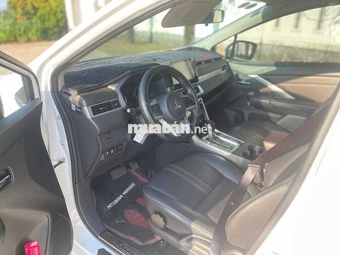Mitsubishi Xpander Premium Trắng 2024