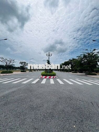 Bán Gấp Nhà Lầu 4 Tầng xã Đức Hoà - Tây Ninh mới (Hựu Thạnh - LA cũ).