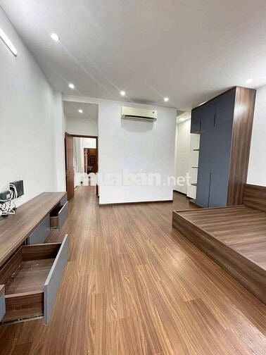 Nhà mới sân vườn gần Đh Y Dược